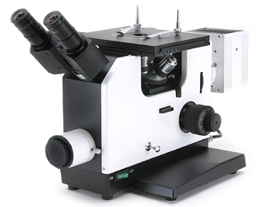 Omgekeerde Metallurgische Microscoop met een gepolariseerd licht dat voor kristallografische analyse wordt geplaatst